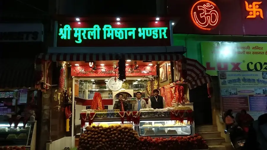 Murli Misthan Bhandar at night